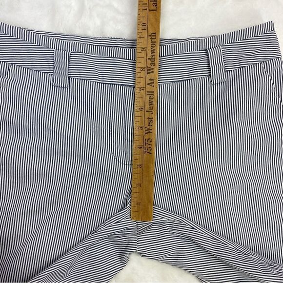 Grace Seersucker Stripe Bermuda Shirt Gray White 4 Stretch Flat Front - Picture 7 of 8